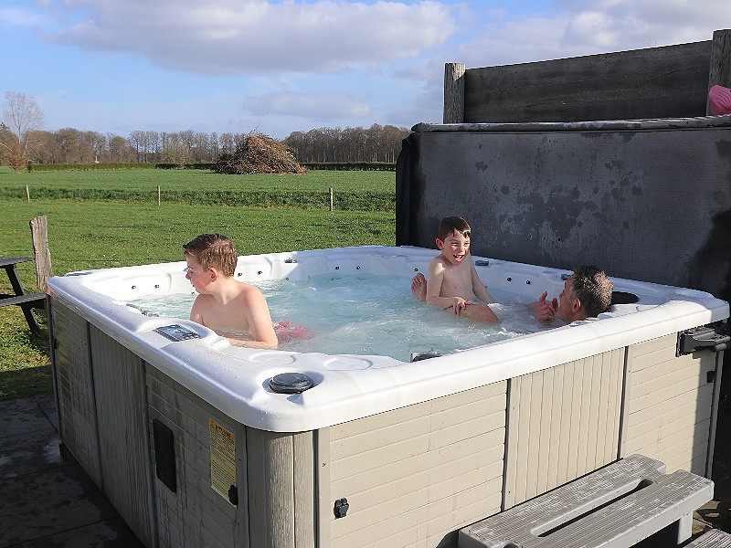 Lekker bubbelen in de warme jacuzzi!