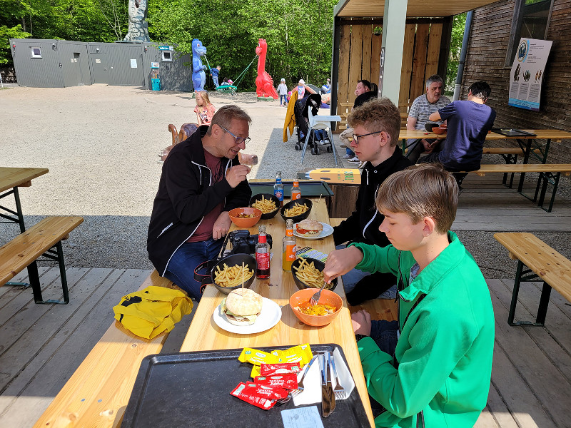 Lekker eten bij het Dinopark