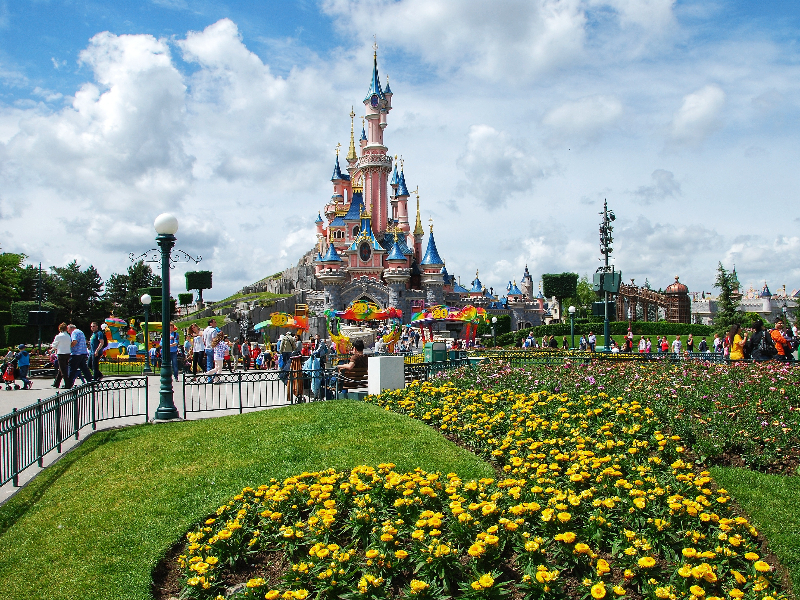 Uitzicht op het Disneykasteel in Disneyland Parijs