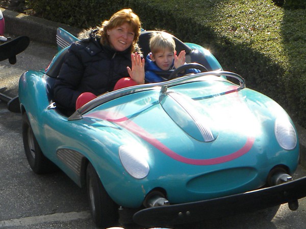 Autopia is de favoriete attractie van onze jongens