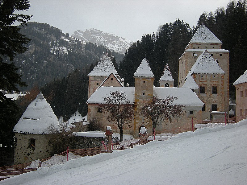 Een kasteeltje aan de piste? In Val Garderna kom je dit gewoon tegen