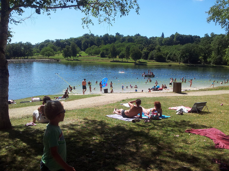 Lekker zwemmen kun je ook doen bij een van de zwem-meren in de buurt van Domaine le Bost