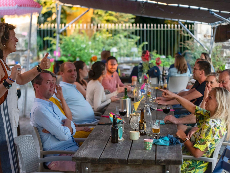 De gezellige table d'hotes wordt verzorgd door de eigenaren van Domaine le Bost