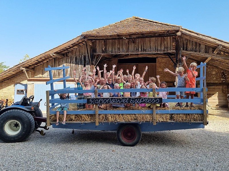 Gezellig met alle kids op pad met de Ramonjavel Express!