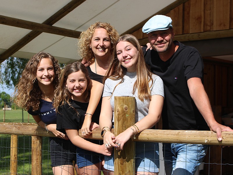 Don en Brigitte met hun dochters Iris, Maran en Kira