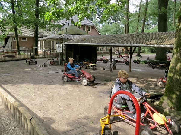 Racen op de skelterbaan