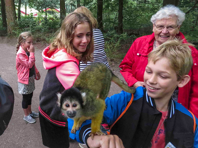 Op de foto met het Doodshoofdaapje