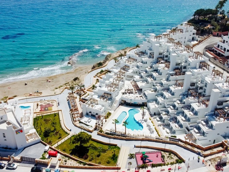 Het Dormio resort in Spanje, aan het strand