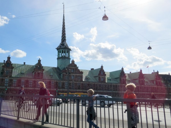 De toren van drakenstaarten bij Christiansborg Slot