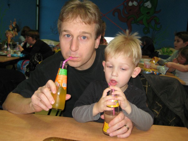 Even wat drinken tussen het spelen door