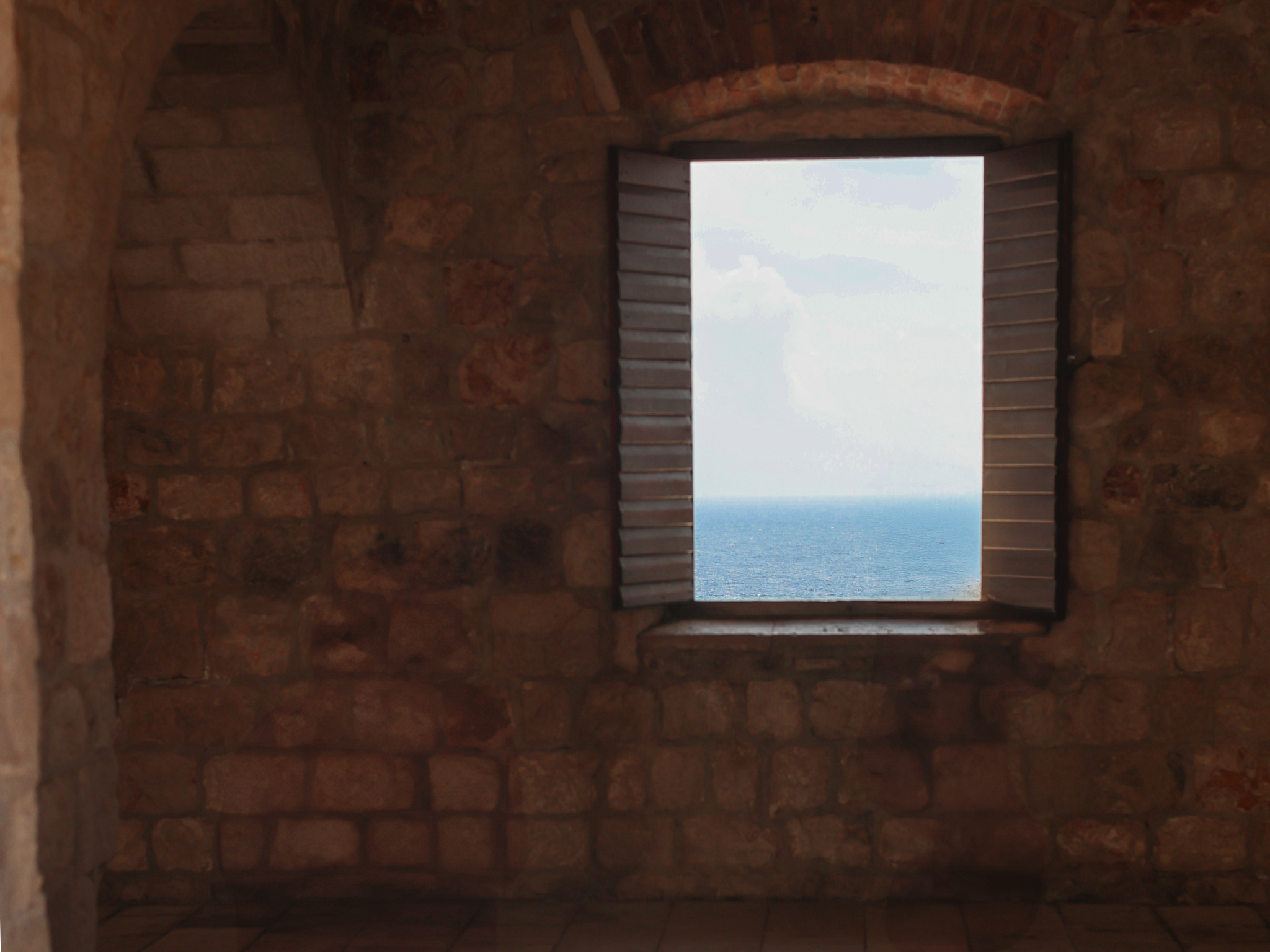Uitzicht over de Adriatische zee. Ging schip kwam ongezien langs het Kroatische Fort Lavrijenac!