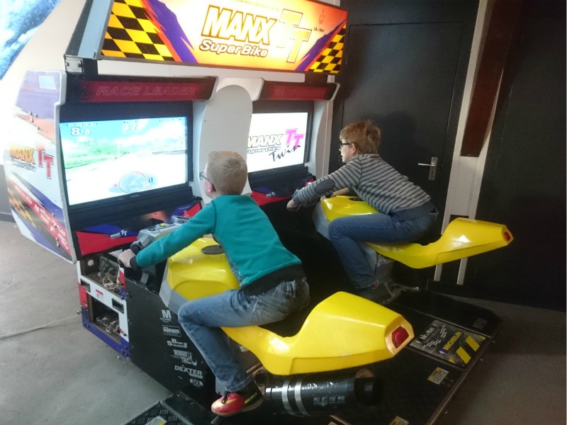 Motorrijden op een virtueel circuit