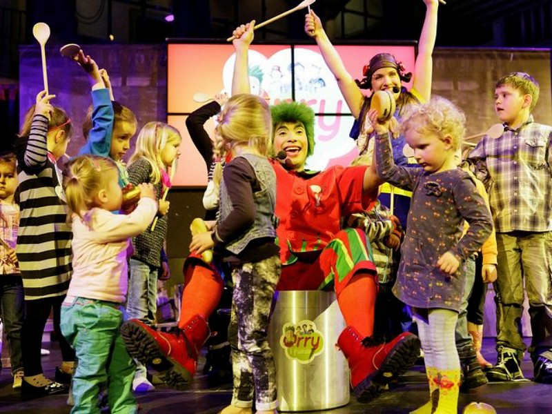 De kids hebben plezier bij Orry en Friends