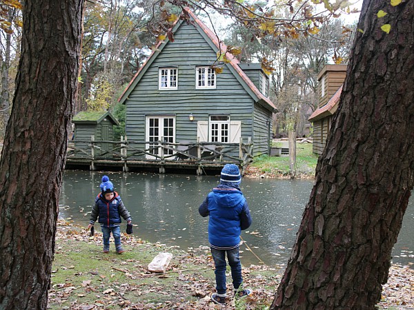 Efteling Bosrijk huisje aan het water