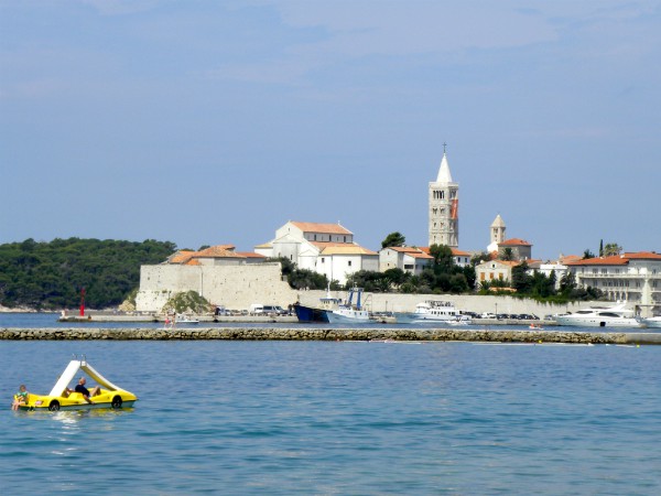 Het eiland Rab voor de Dalmatische kust