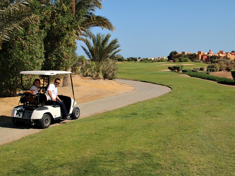golfcar op golfbaan el gouna