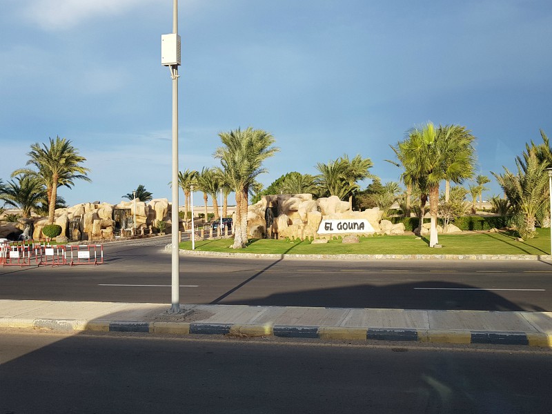 De ingang naar het stadje El Gouna