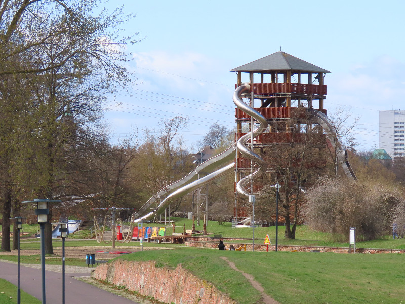 Leuke speeltuin in het Elbauenpark