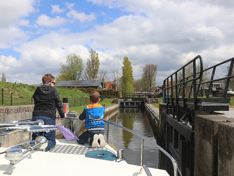 De sluis invaren....