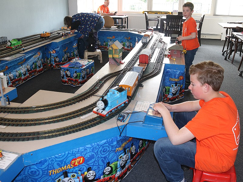 Omdat het een schoolvakantie is....is Thomas de Trein óók aanwezig.