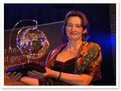 Ellen met de award voor beste informatieverstrekker Ellen met de award voor beste informatieverstrekker