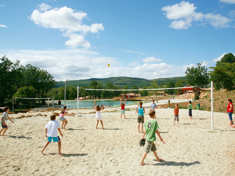 De animatie zorgt voor sportieve wedstrijdjes zoals beachvolleybal