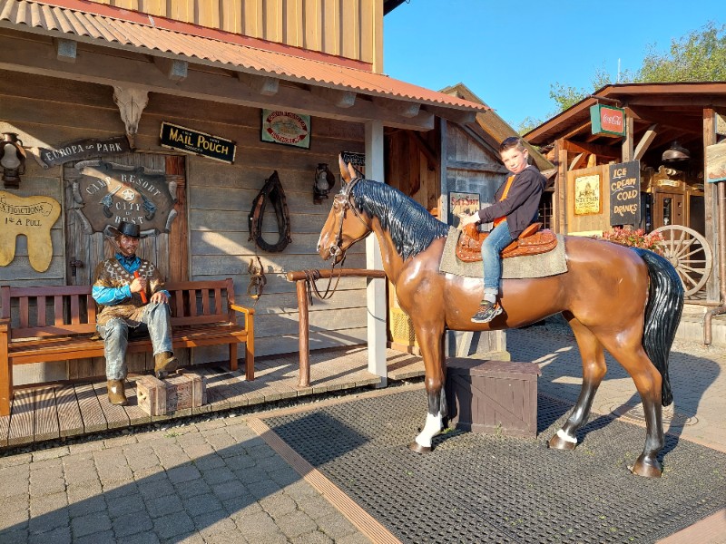 Hihihihihi.....hier is de Saloon!