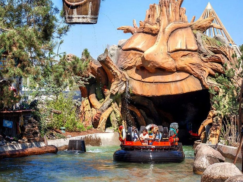 De wildwaterbaan in Scandivanië zorgt voor veel plezier....èn nattigheid!