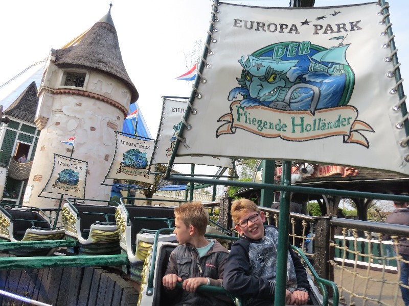 Zeb en Tycho in de Vliegende Hollander in Europapark