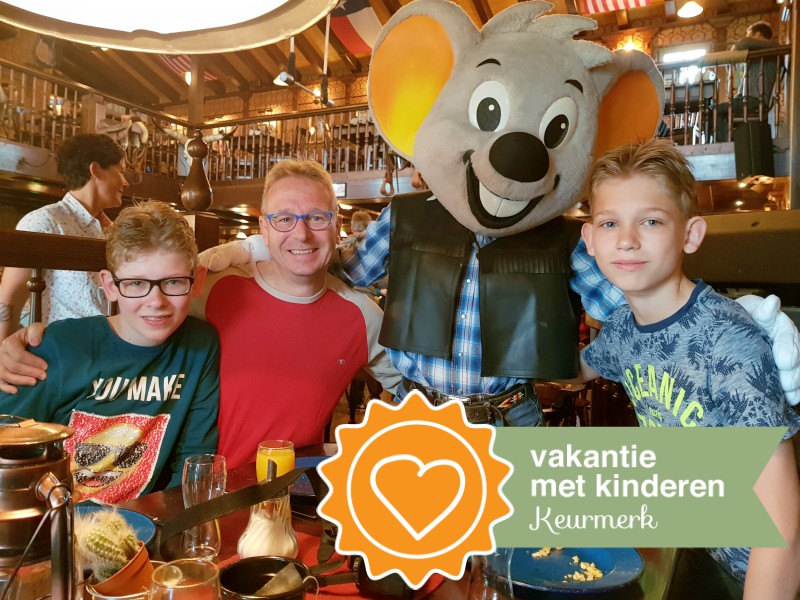 Op de foto met Ed Euromouse bij Europa - Park met keurmerk