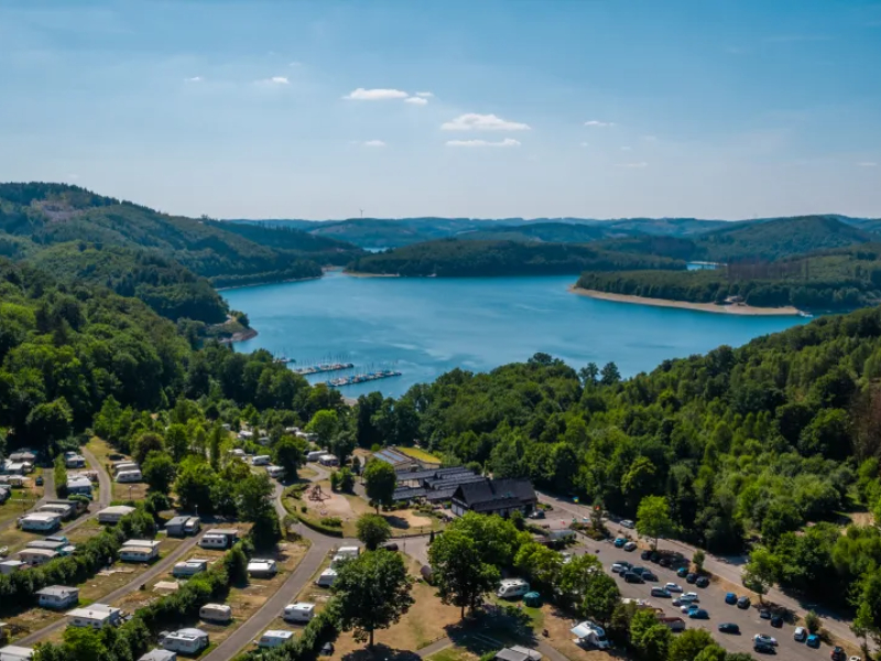 De prachtig gelegen europarcs camping in Duitsland, direct aan de Biggesee. Een heerlijke plek voor een kindvriendelijke vakantie!