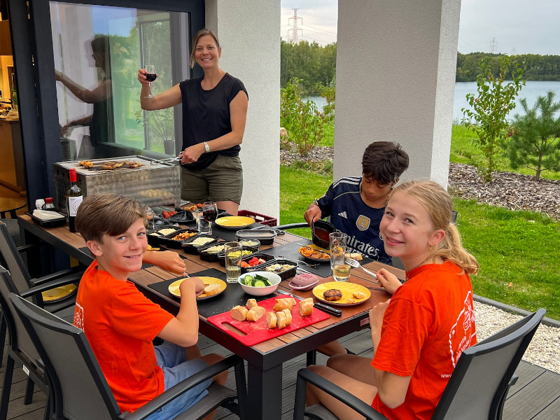 Lekker aan de barbeque bij EuroParcs Hoge Kempen