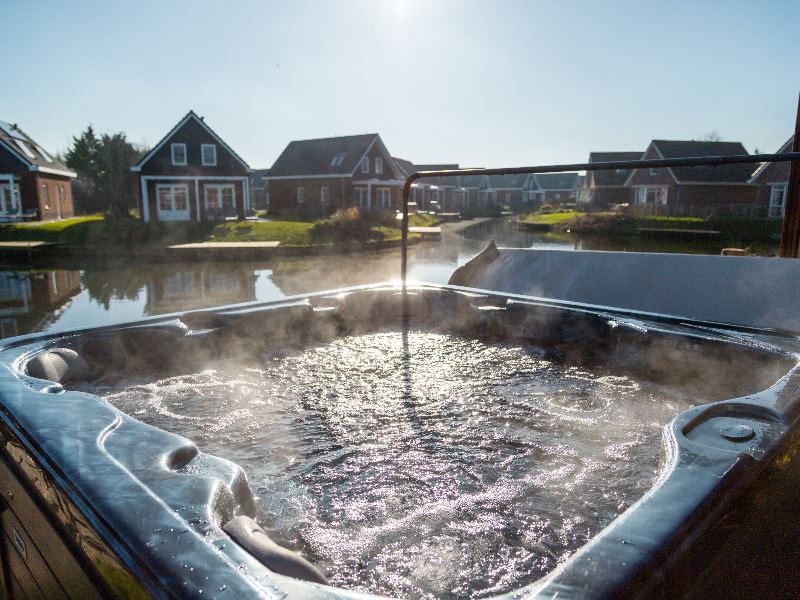 Genieten vanuit het bubbelbad op Europarcs Ijsselmeer