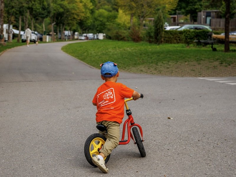 Jaxx op zijn loopfiets