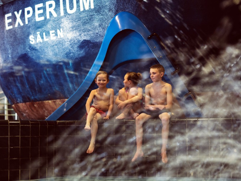 Lekker chillen in het zwembad van het Experium