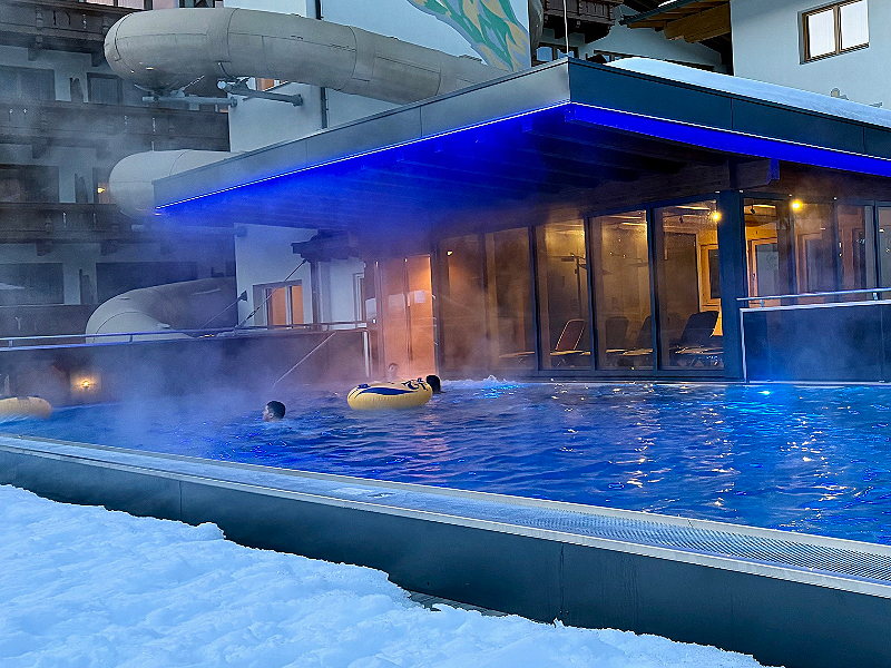 Familiehotel Alpenhof heeft een heerlijk verwarmd buitenzwembad