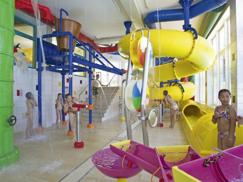 Spelen met water bij familiehotel Dilly in Steiermark, Oostenrijk