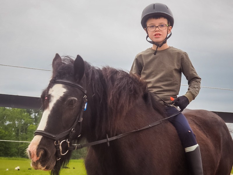 Jelte kreeg paardrijles zonder zadel op Teddy
