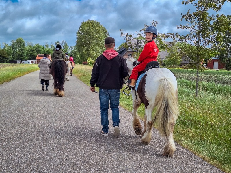 Stijn tijdens de pony wandeling op Jack