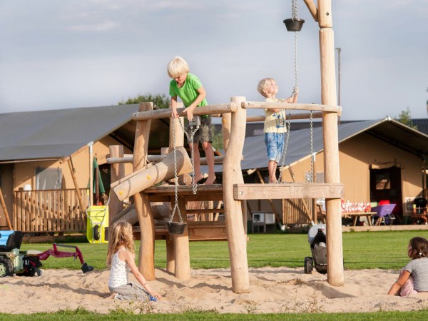 spelen voor de luxe farmcamps tent