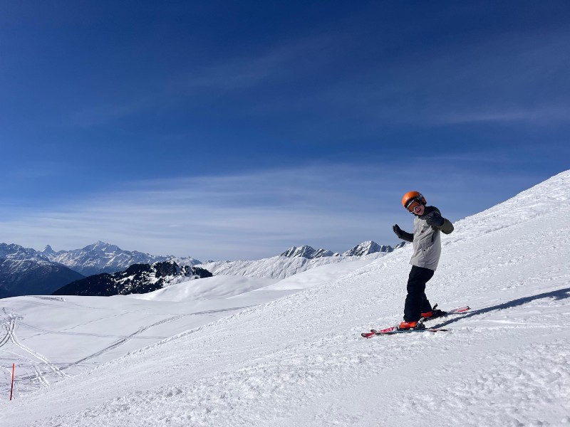 Seppe helemaal blij op de piste