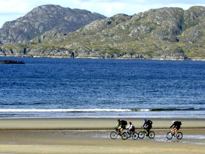 Fietsen op de prachtige stranden van Ierland