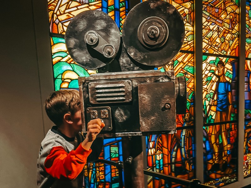 Bij het Discovery Museum in Kerkrade maak je een waanzinnige ontdekkingstocht waar plezier en leren samenkomen. Lees alles over dit top-uitje in Zuid-Limburg.