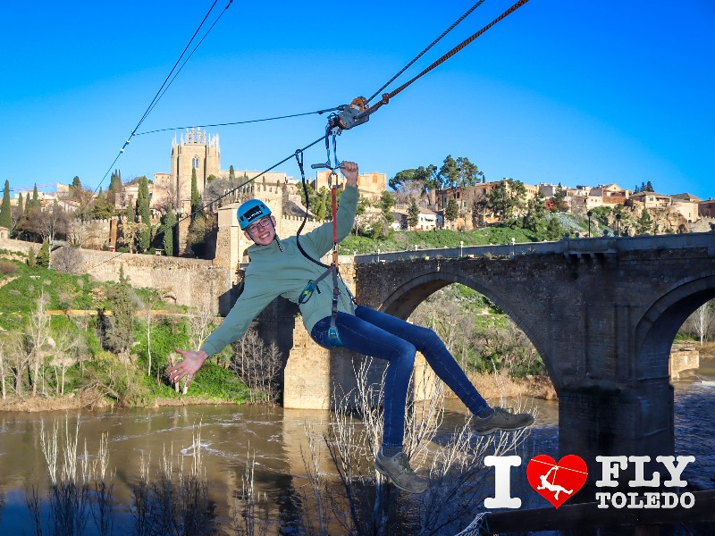 Zeb aan de Zipline van Fly Toledo