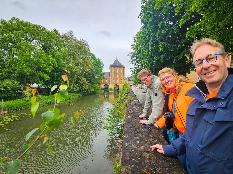 Mooi uitzicht over de Maas op de oude molen in Charleville Mézières