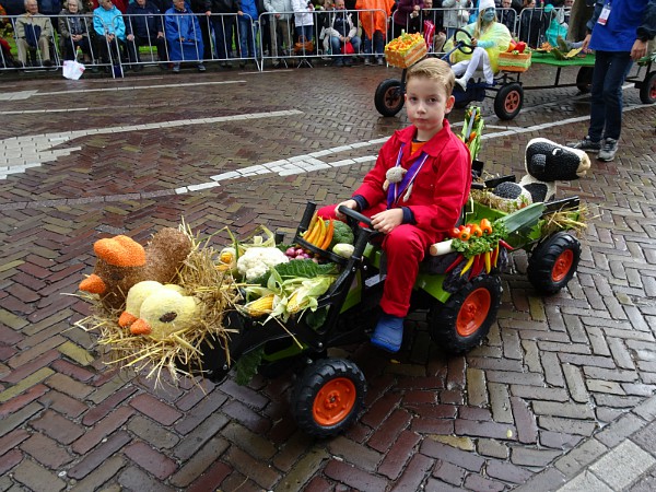 Het Kindercorso tijdens het Fruitcorso in Tiel.