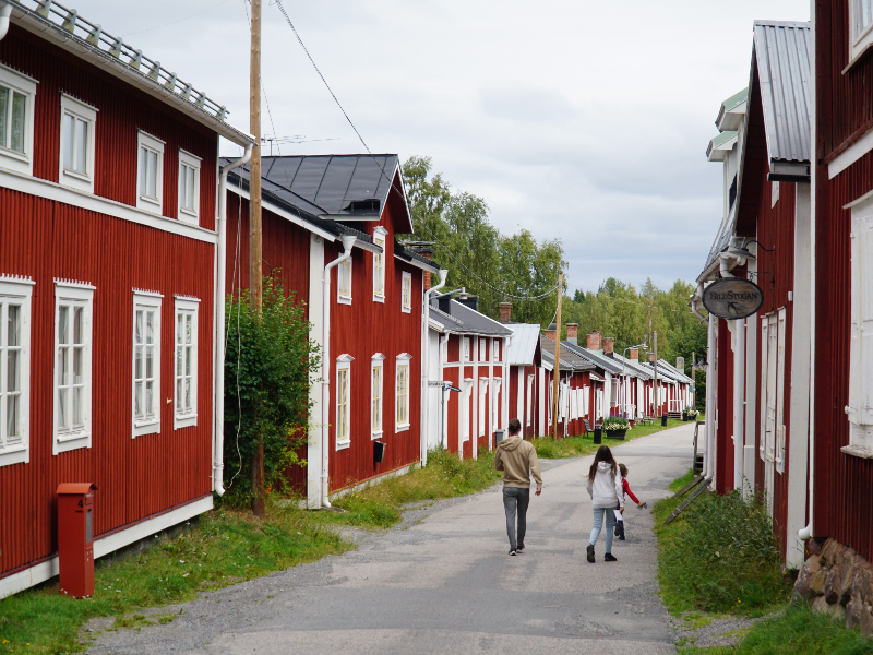 Charmante rode huizen in het Zweedse Gammelstad