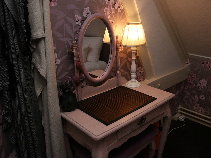 De kaptafel bij mijn jongste in de kamer....