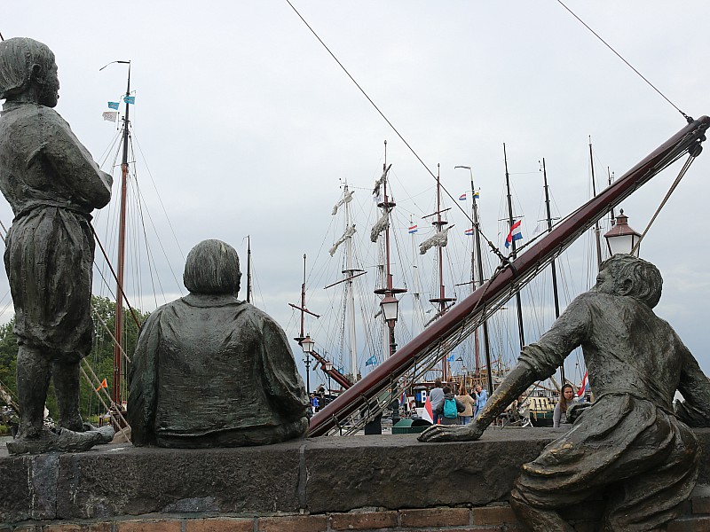 De Scheepsjongens van Bontekoe, leuk doorkijkje op de Oude Haven zo van achteren