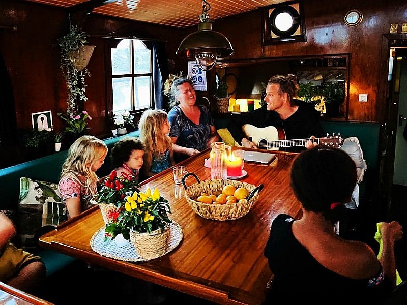 Gitaarmuziek in de kajuit